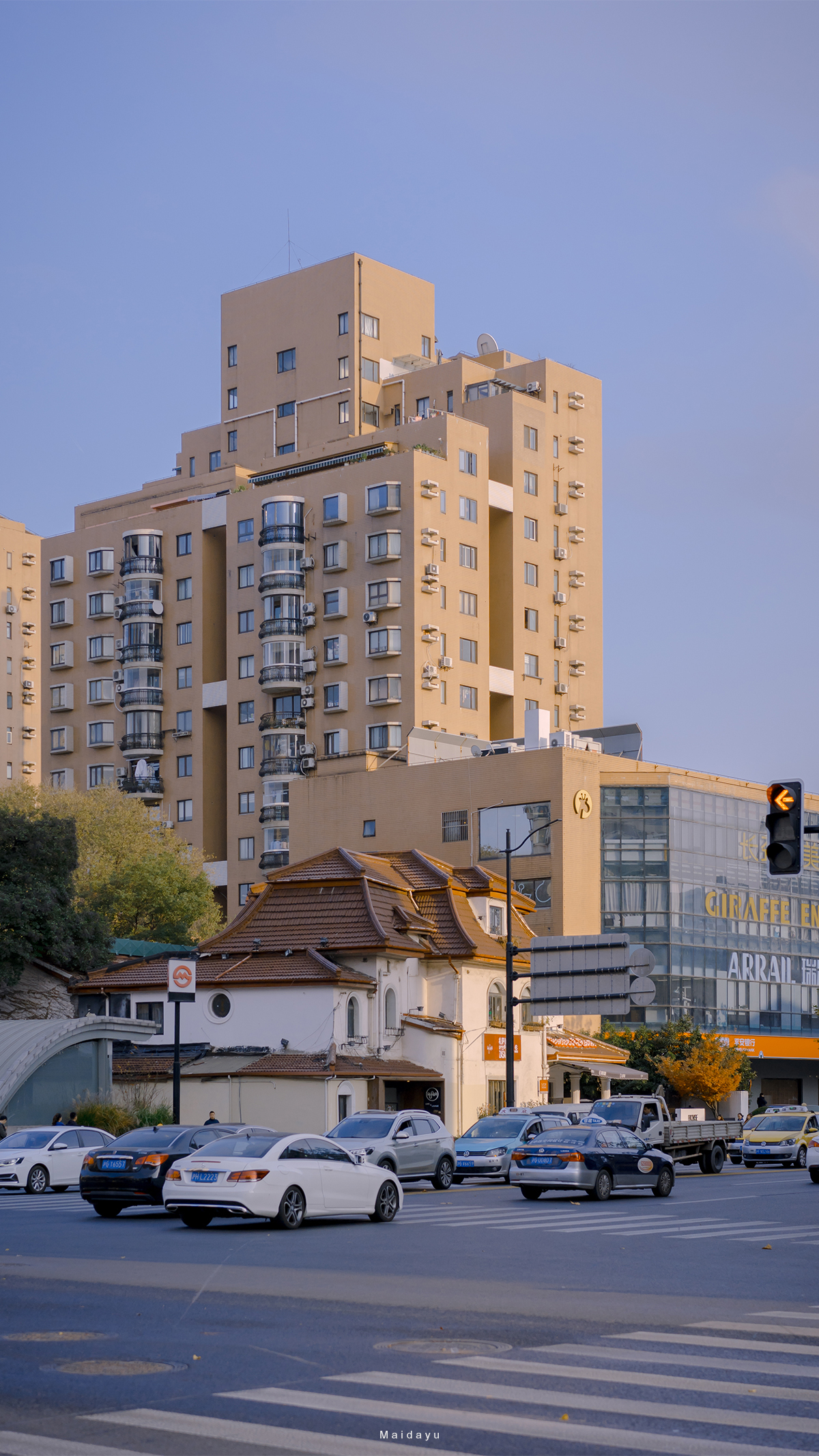 城市街道风景摄影高清手机壁纸