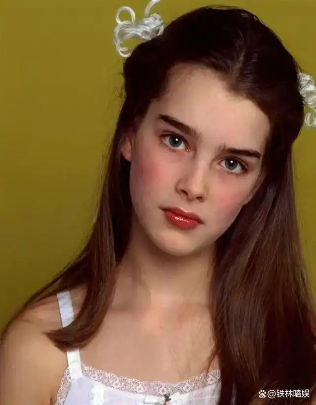 朱莉她被称为"好莱坞性感女神",同时被评为"电影史上最性感的女明星"