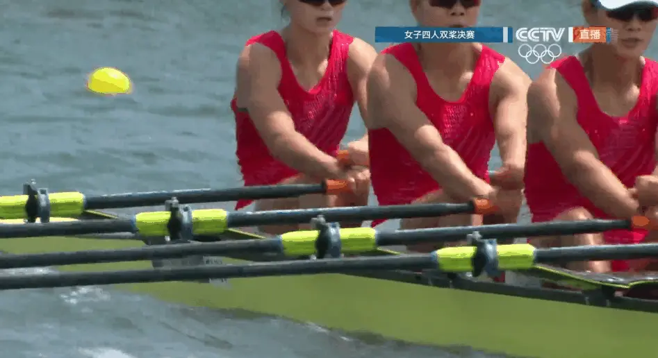 在户外运动中,赛艇并没有激烈的身体对抗,而是考验运动人超越自我的