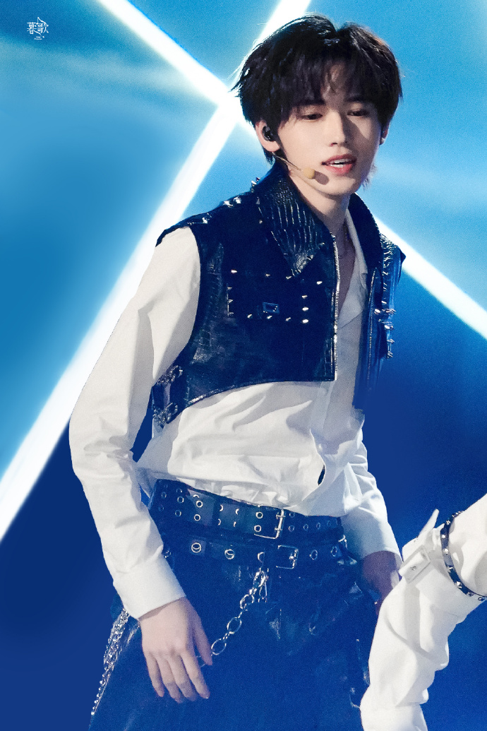 湖南卫视天猫双十一晚会@时代少年团-宋亚轩#宋亚轩天猫双11惊喜夜