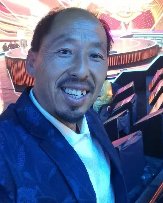 没有一点点防备,45岁的河北农民"守山大叔"(抖音账号)突然就火了!