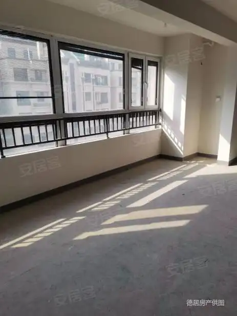 保利紫荆公馆3室2厅2卫115㎡南北148万