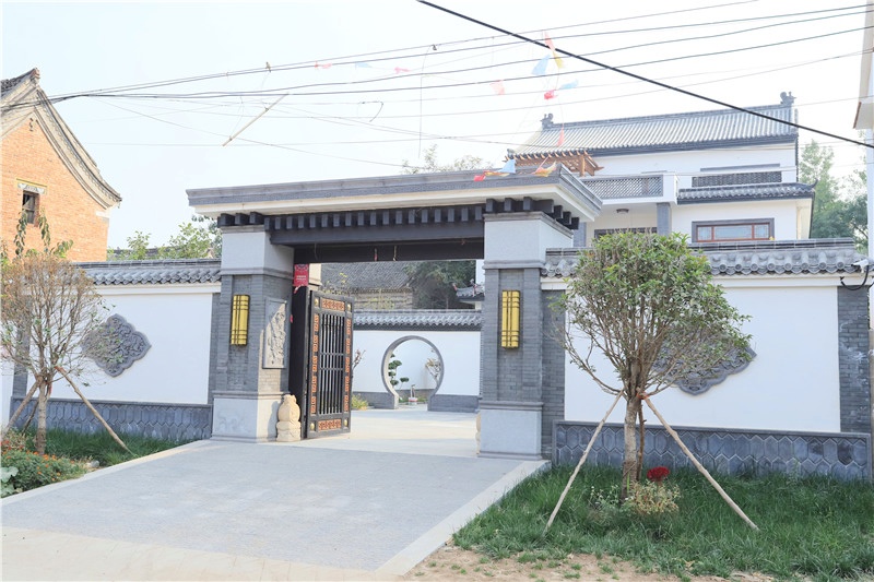 网易视频-中式别墅庭院门头设计,砖雕装饰彰显主人智慧