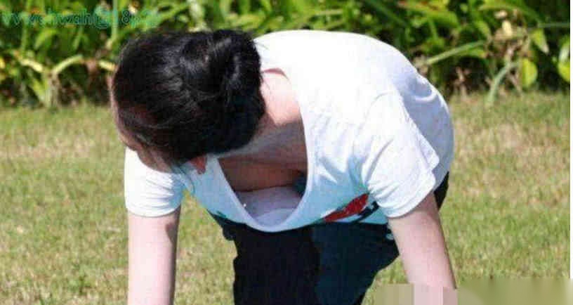 林志玲与黄渤做瑜伽,林志玲弯腰春光乍泄,网友:给摄影师加鸡腿.