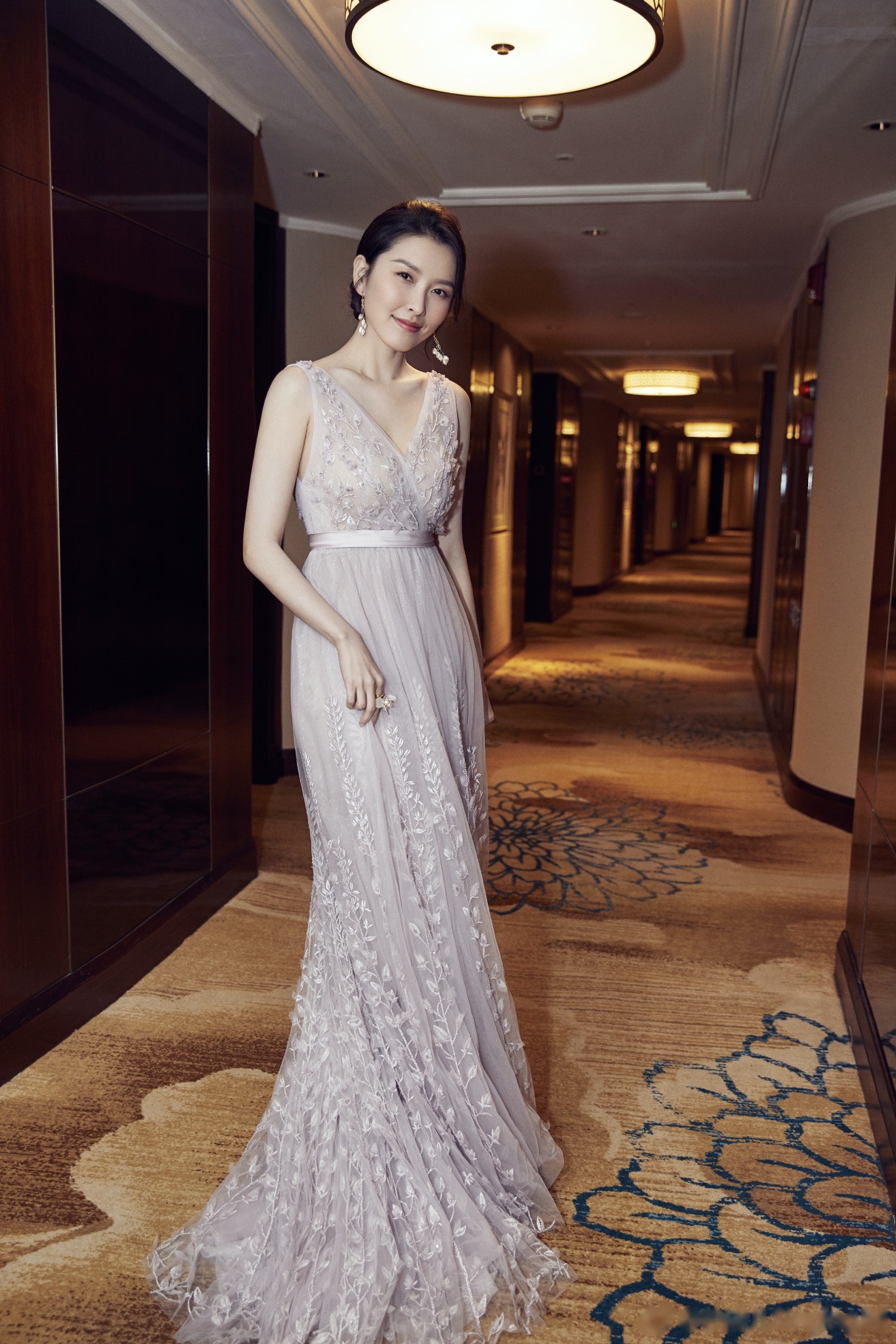 thanks to: 礼服:lilygardenbridal, 饰品:nocturne小夜曲 , 摄影