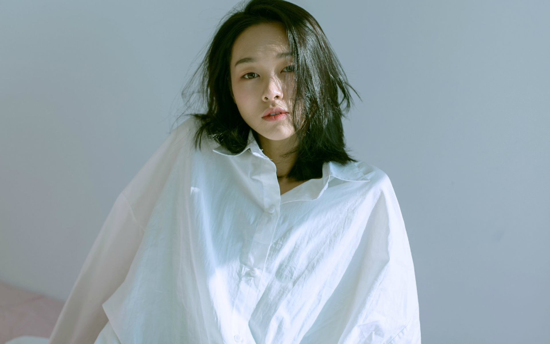 清纯文艺短发美女干净唯美写真图片桌面壁纸