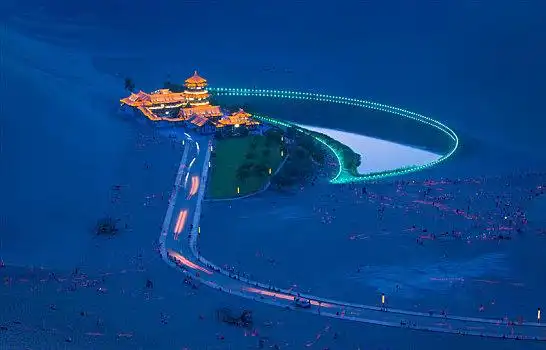 甘肃鸣沙山月牙泉图片