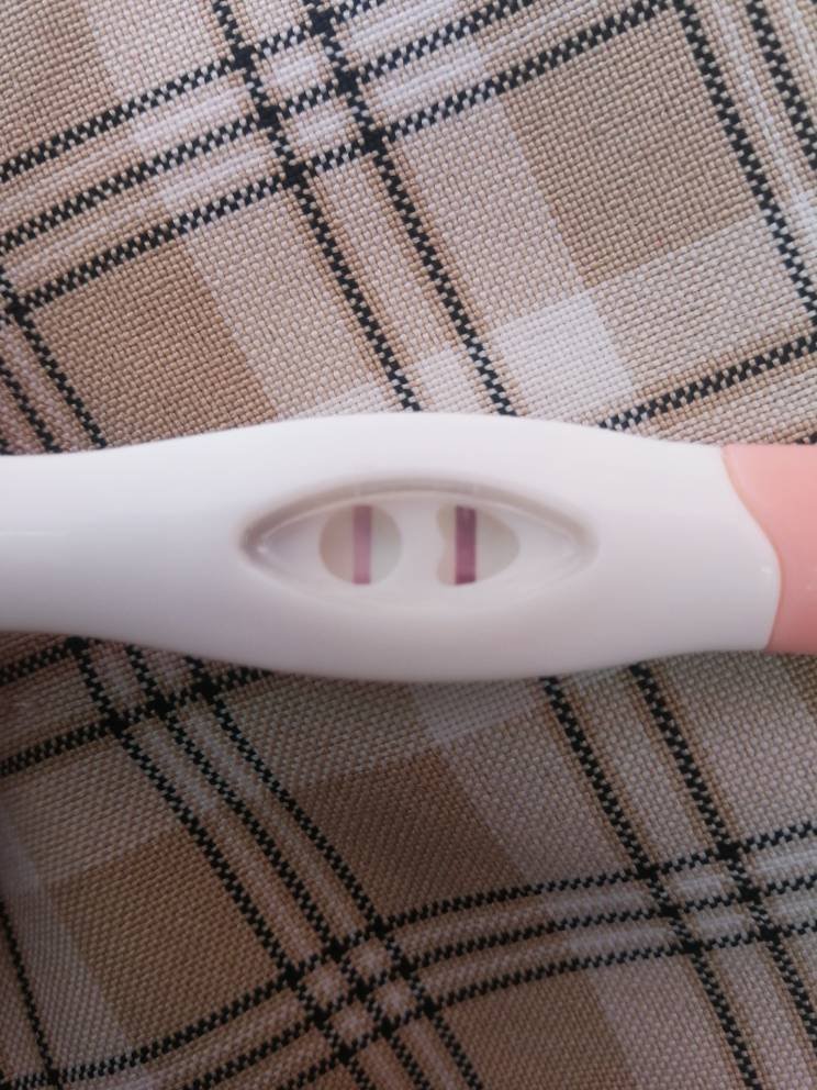 月经周期一直很准,但是这次推迟了15天,推迟七天的时候用验孕棒测过