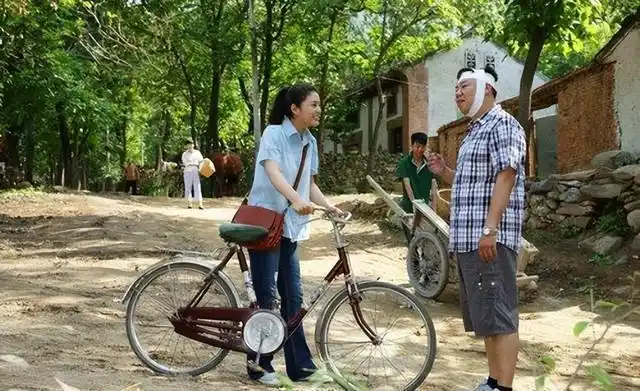 相亲19次没人要,演一辈子配角,因"李大嘴"成名的他,何时走红