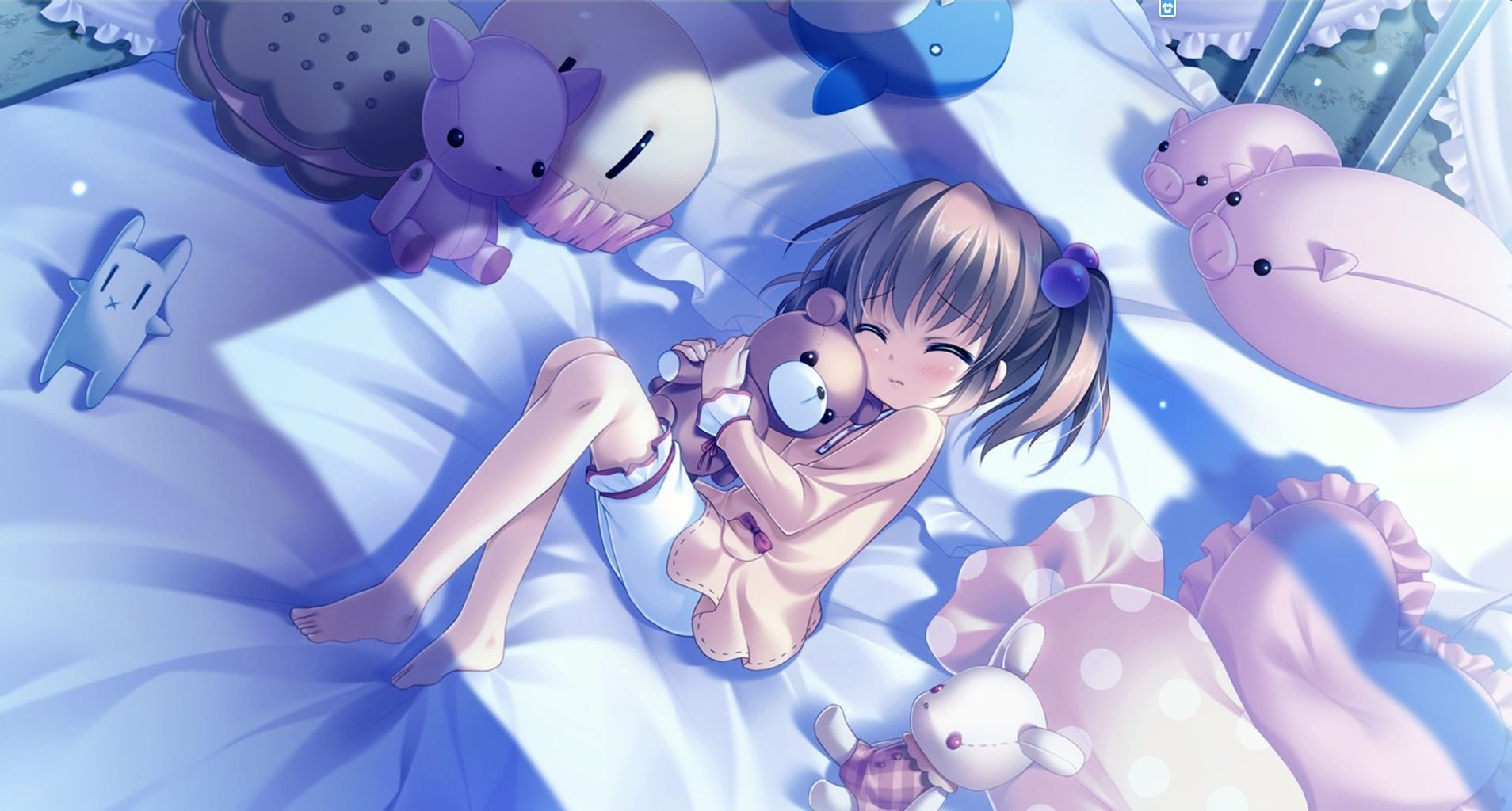 一张卡通图片,穿着粉色衣服的小女孩抱着一个白色娃娃睡着了,闭着眼睛