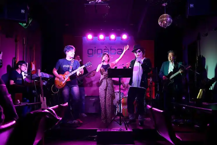 浪漫唯美暖场婚礼主持词_会销主持人幽默暖场词_活动暖场词