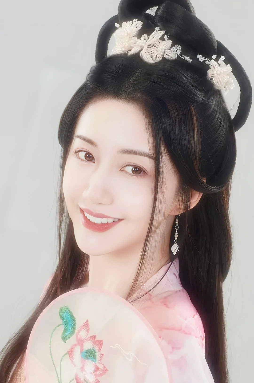 陈欣予的古装造型还是很美的#你心中的古装女神# #一眼沦陷# #惊艳