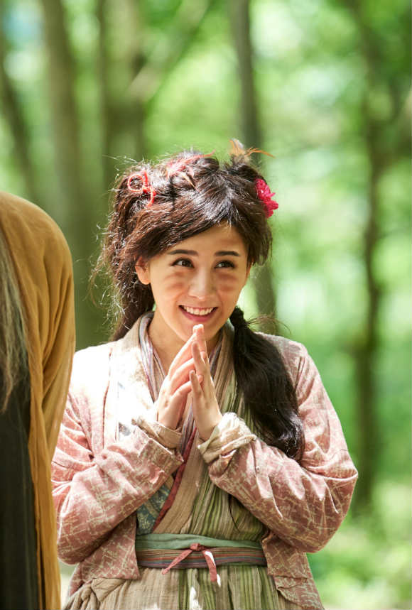 《射雕英雄传》傻姑夏梓桐头戴西瓜皮显俏皮