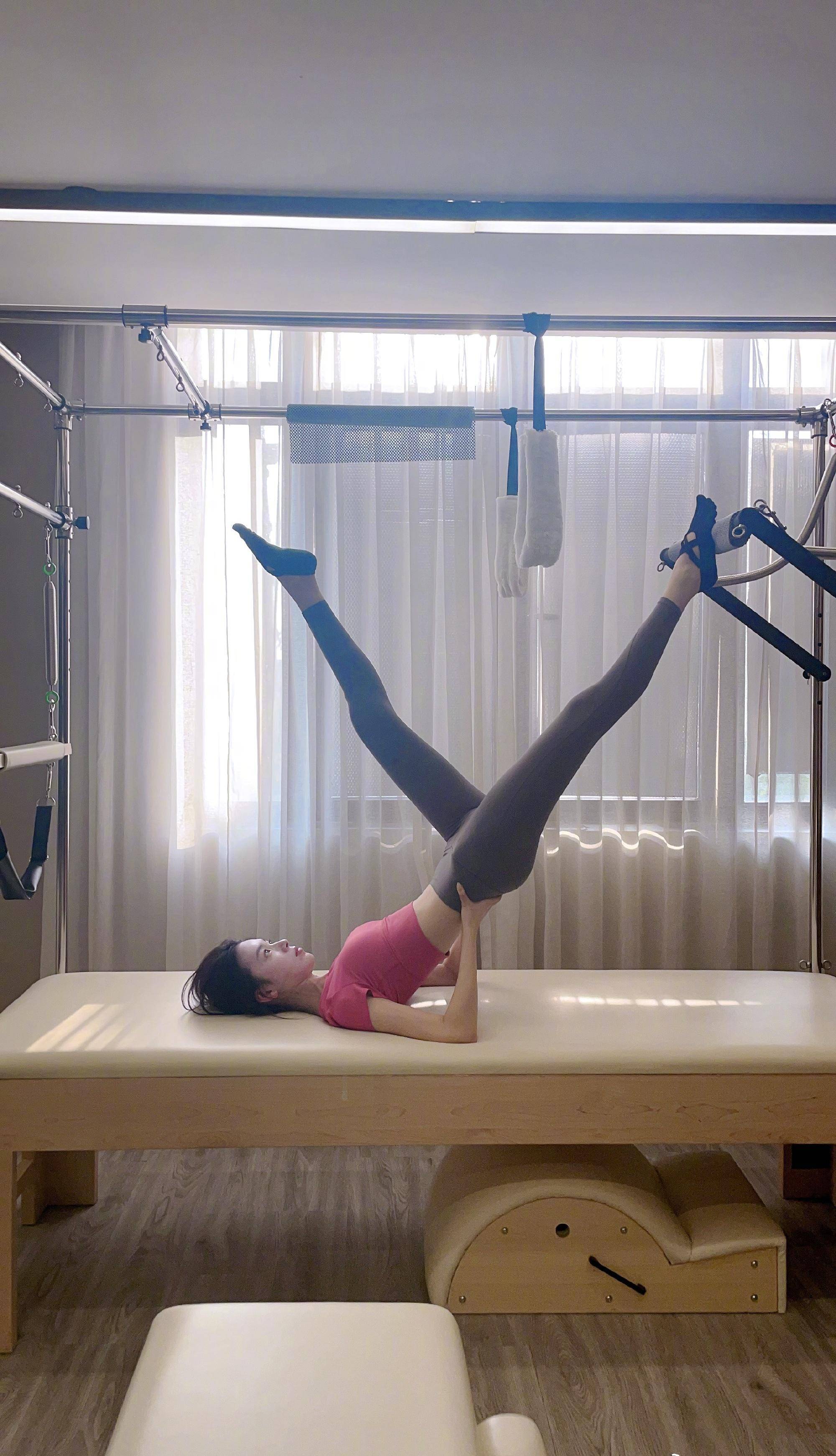 "玄幻剧女神"陈瑶晒出游西湖写真,风景美,人更加美_照片_白色_感觉