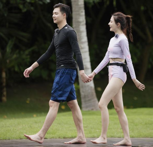 有种"炫富"叫徐璐的泳衣,价格曝光后,网友纷纷直呼:考虑考虑