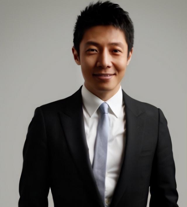 撒贝宁带孩子游迪士尼,儿女正脸照首度曝光!