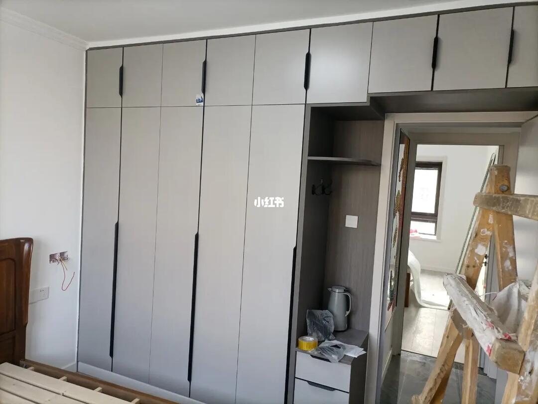 开门衣柜衣帽间精品地台柜完工实图