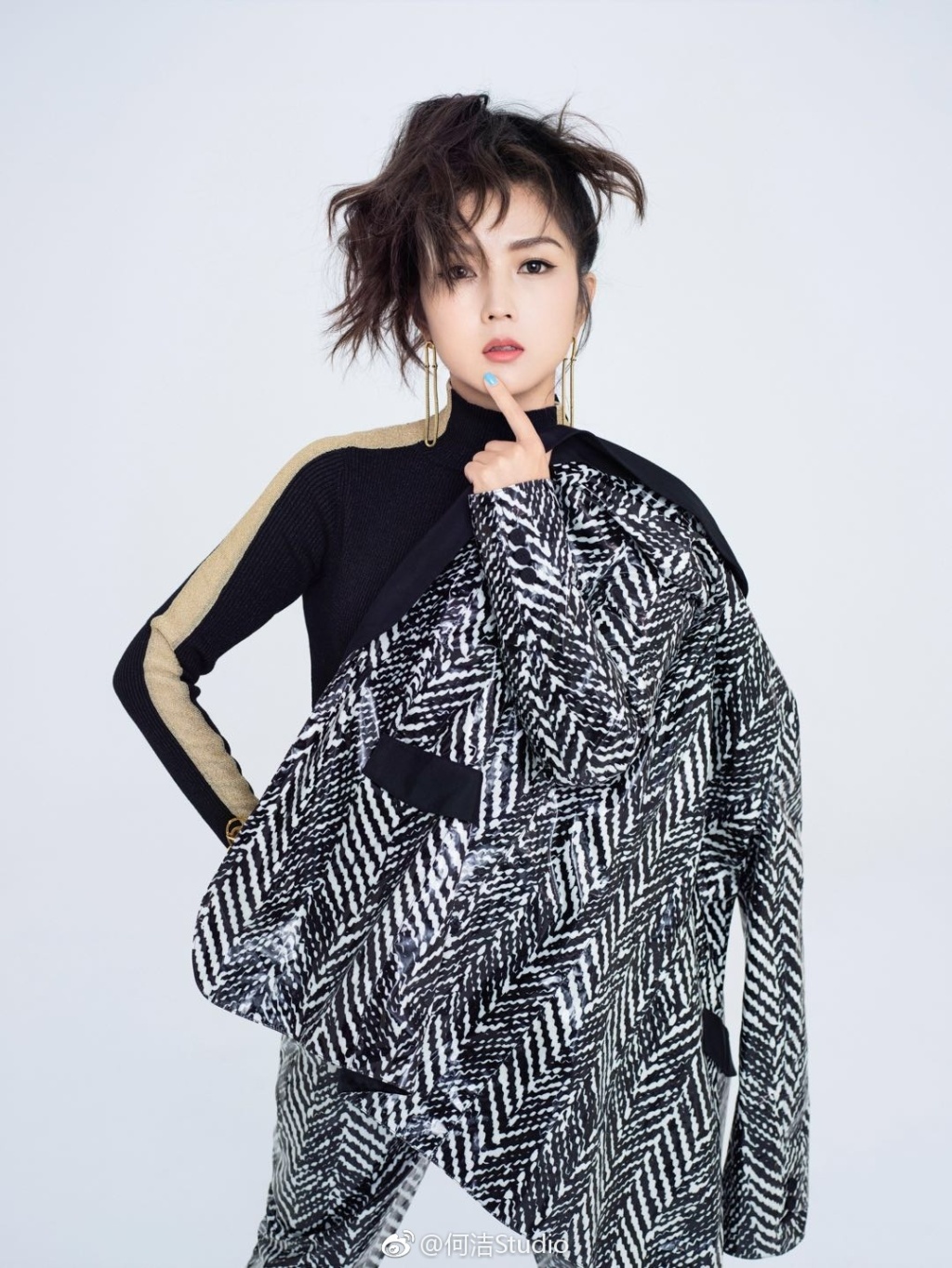 她的骨子里有着非常浓烈的执着与坚持吗,她的音乐