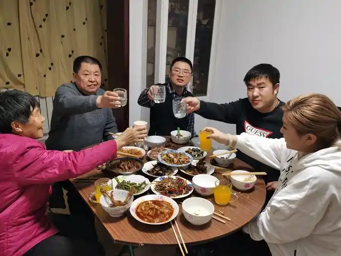 迎新年家庭聚会