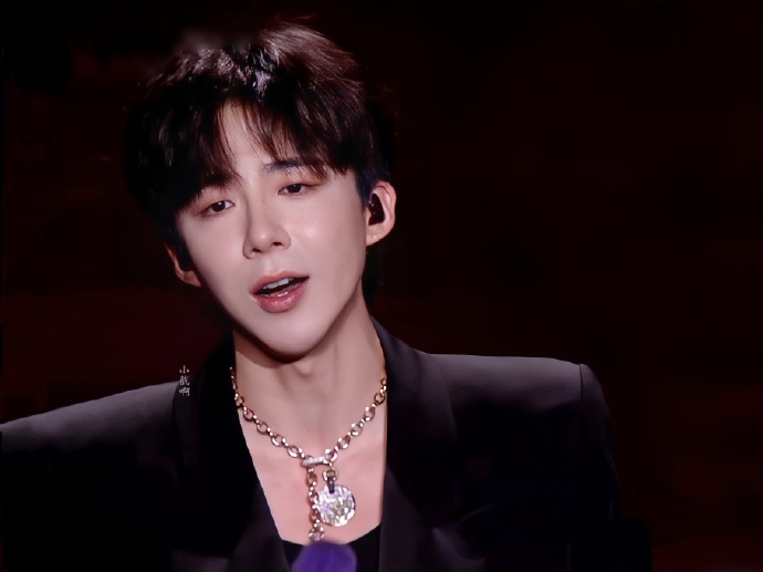 爱似玫瑰.@摩登兄弟刘宇宁摩登兄弟超话#刘宇宁加盟微博音乐盛典#.