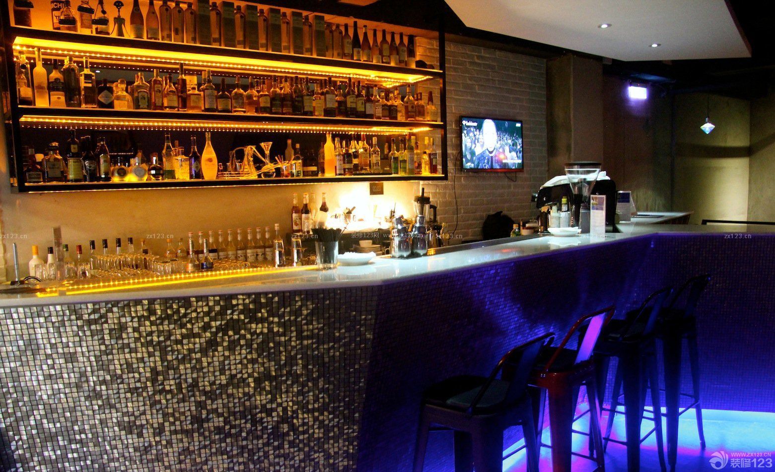 酒吧吧台电视背景墙装修设计效果图