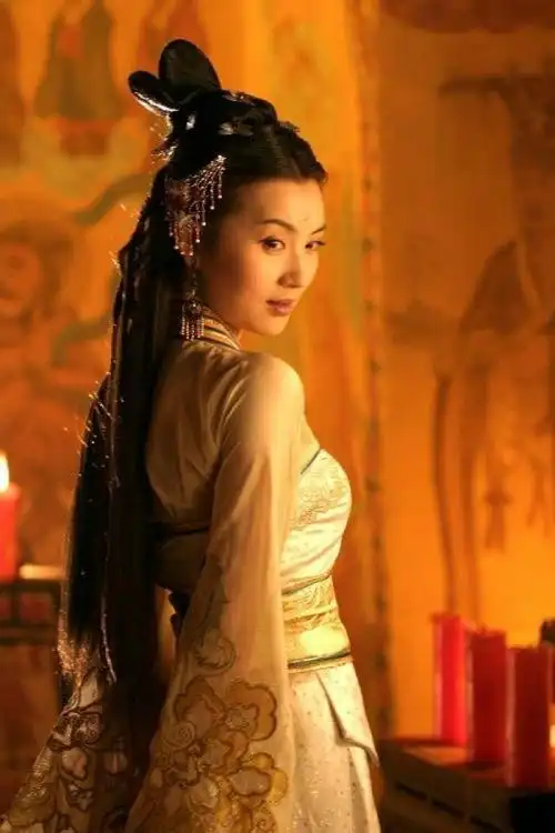 但陈好其他造型还是很精美的,不得不说陈好真的非常适合古装.