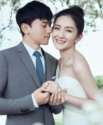 谢娜照顾受伤的张杰,还把饭端到床上给他吃,网友:互相奔赴的爱