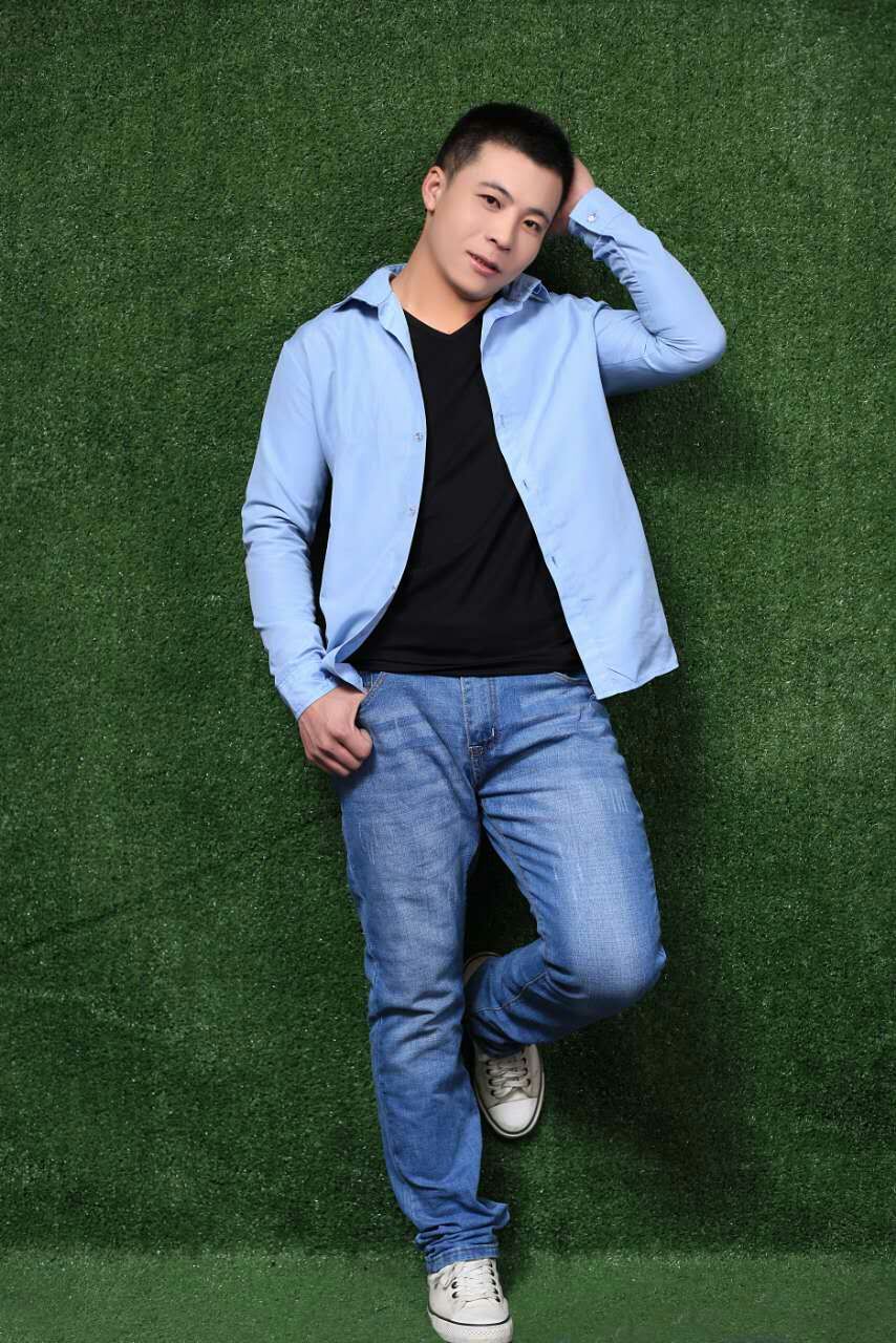 内地男歌手:阿威