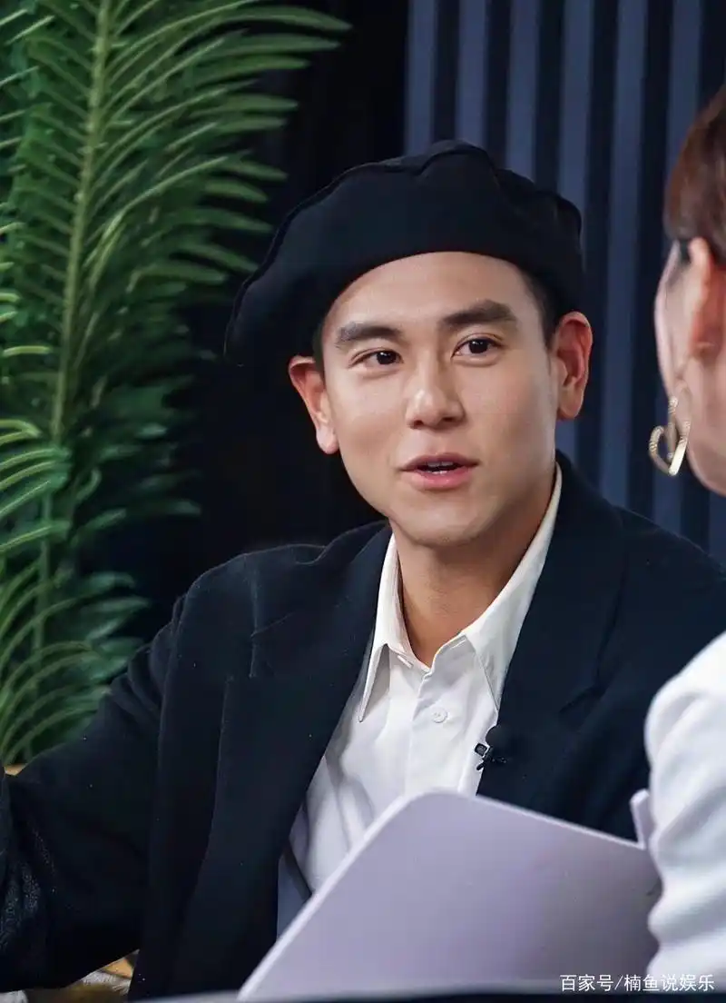 路人镜头下的彭于晏有多帅?生图抢镜气质迷人,这状态哪像39岁