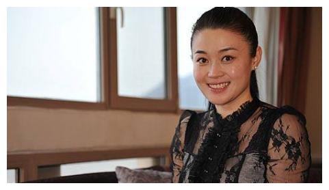 看一下关婷娜之前的照片,果然和其他女徒弟不一样,不仅颜值高,身材更