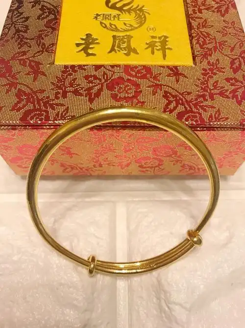 老公送给我的老凤祥金镯子