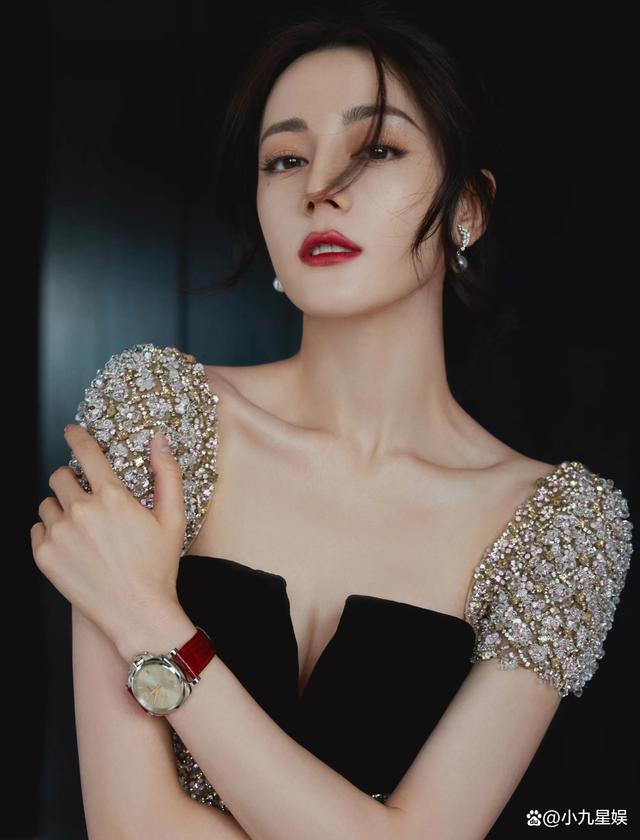 迪丽热巴身材到底多有料?腰臀腿比例恰到好处,3个优势无人能比