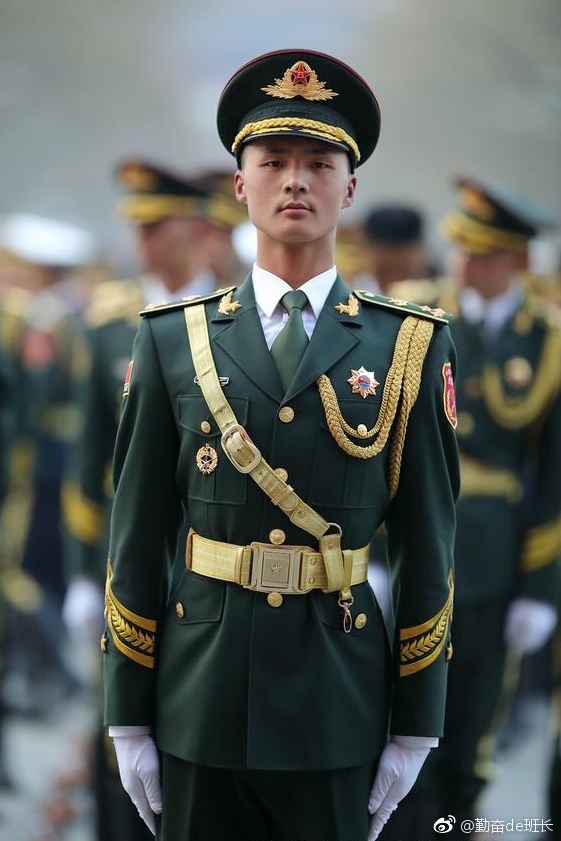 超帅气的解放军三军仪仗队中国男神团当之无愧
