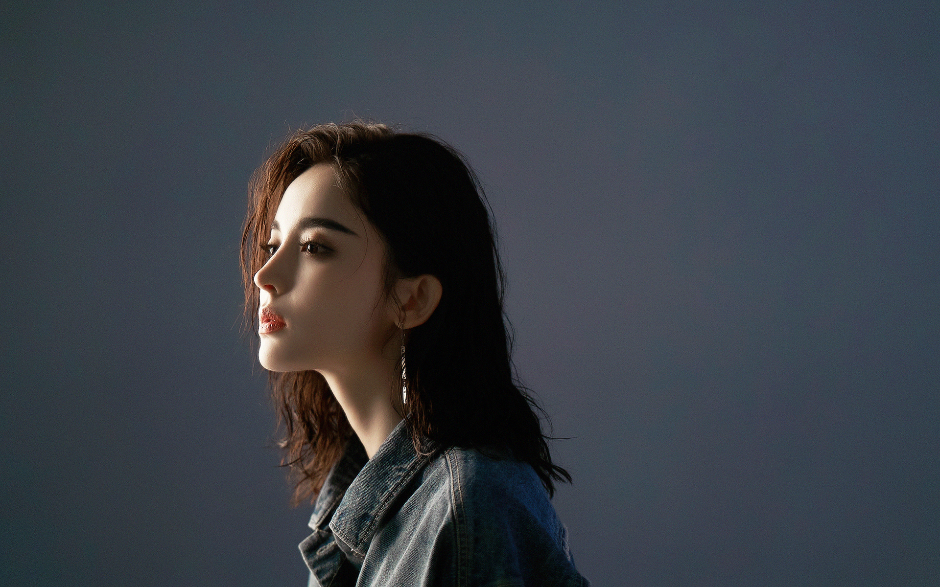 古力娜扎湿发性感高清桌面壁纸