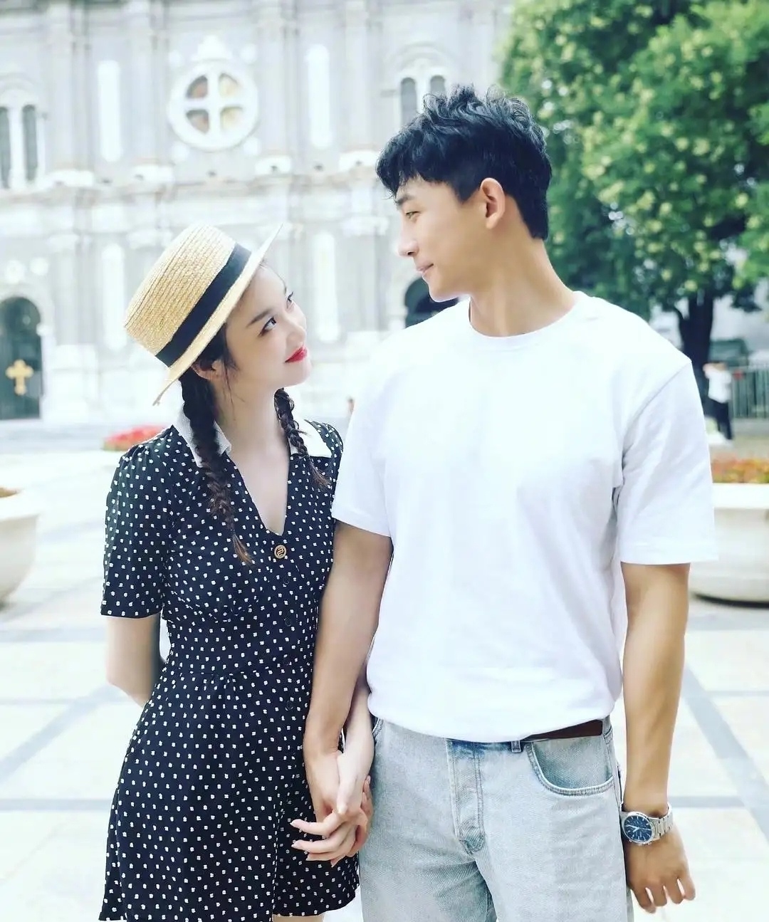 今天看到一张图片,说是女生最喜欢的男生身高第一名是是178cm,第二名