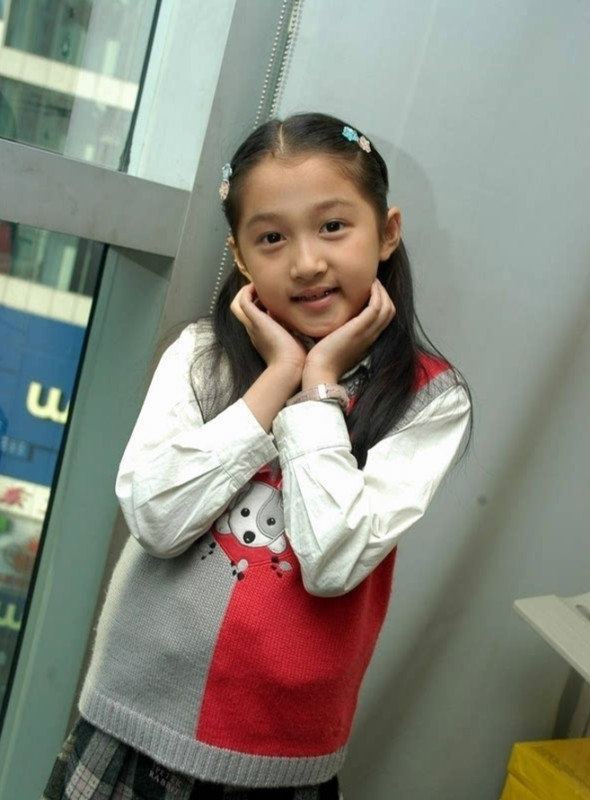 关晓彤幼儿时期童年照