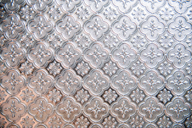 中国岭南古建筑的海棠花纹玻璃窗细节