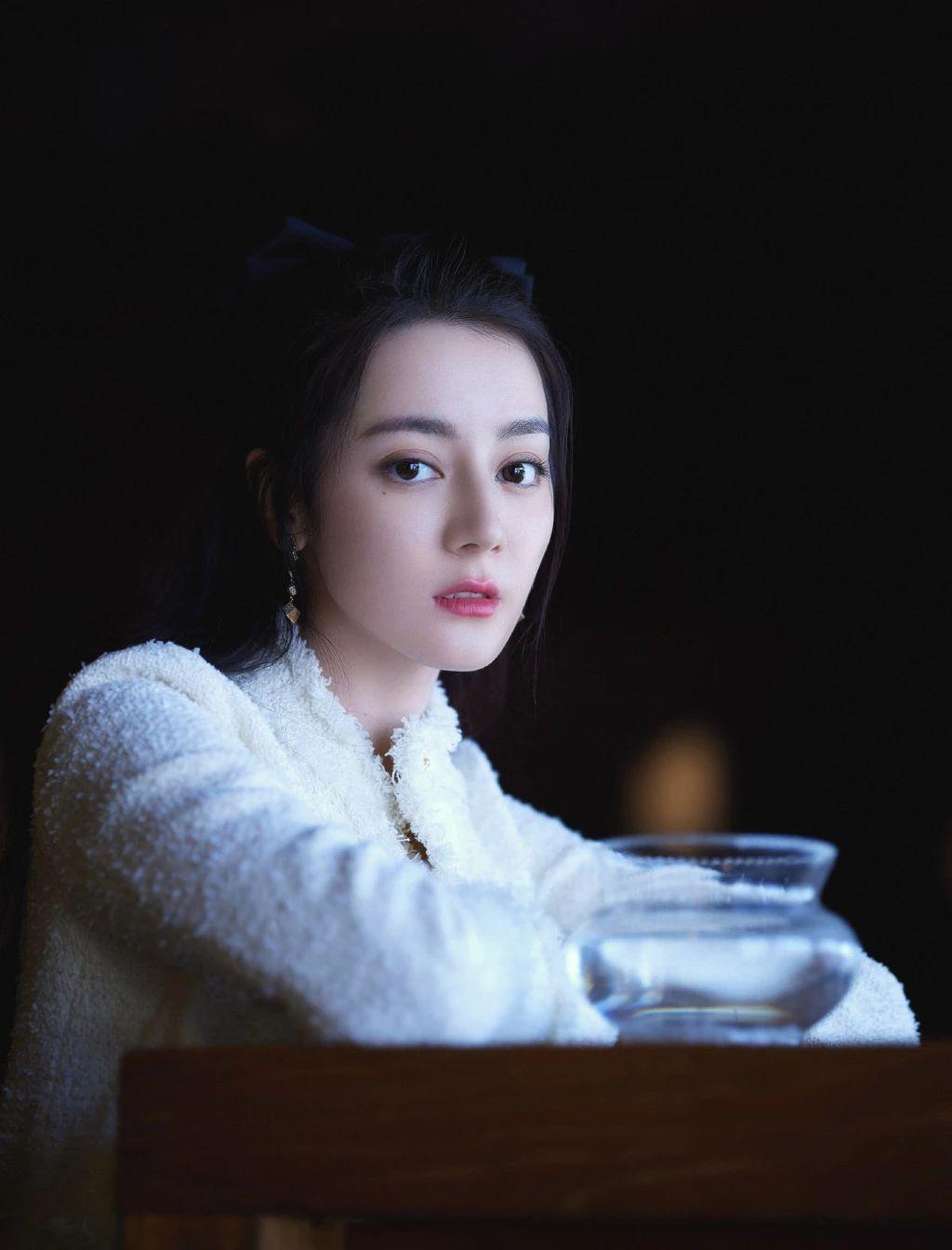 迪丽热巴壁纸:《最美表演》美图请查收,2021致敬勇敢的你