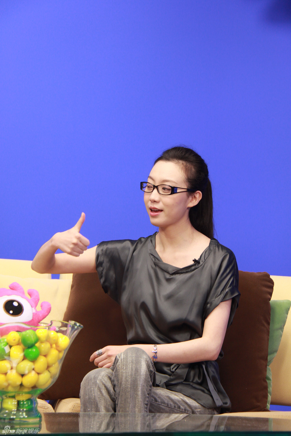 刘岩谈标志性动作竖起大拇指