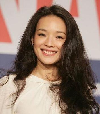 舒淇算美女吗?明明五官普通得不能再普通,眼距又宽,美在哪里?