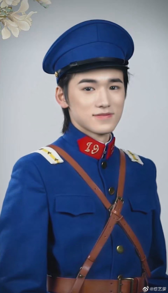 咋们把蓝色军装造型焊在身上好吗@时代少年团-宋亚轩