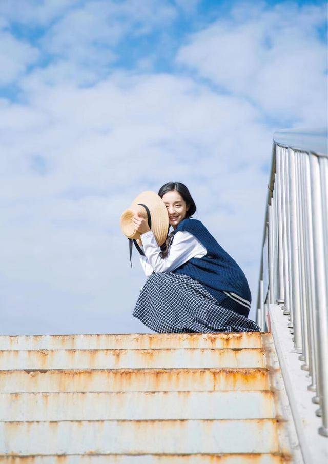 一个人拍照不为姿势发愁,好看又出彩的拍照姿势,路边拍照也适用-第8张