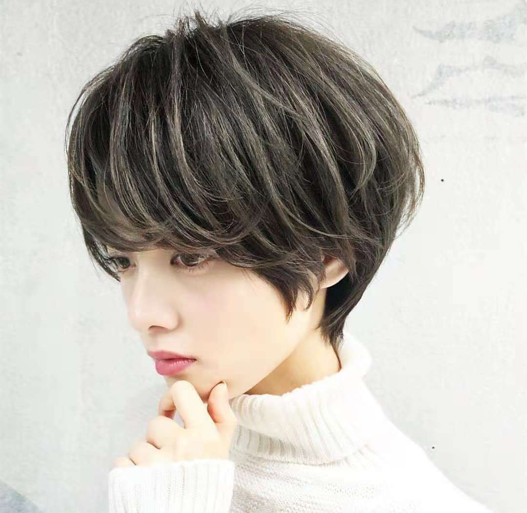 50多岁女性满头白发瓜子脸剪什么发型好