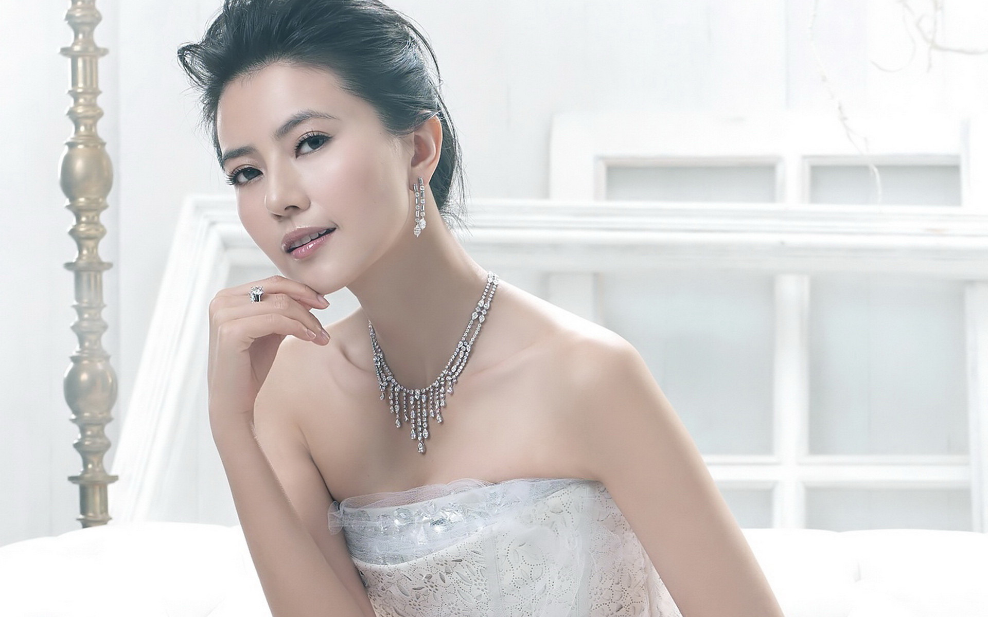 清嘴女孩高圆圆清纯唯美熟女风写真桌面壁纸下载