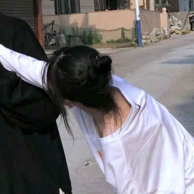 甜蜜虐狗情侣头像一人一张