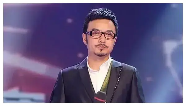 近照曝光,50岁汪涵,胡子拉碴,小老头穿扮,网友点赞!_生活_岁月_风采