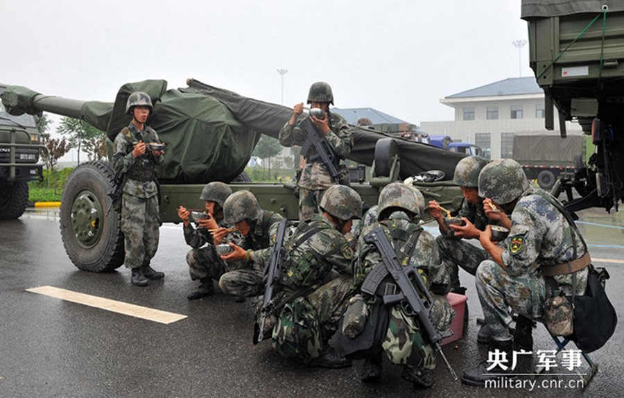 2015·青铜峡a"陆军炮兵旅跨区演习在兰州军区青铜峡训练基地拉开战幕