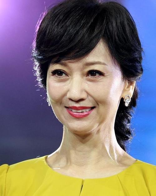 原创赵雅芝放弃装嫩恢复66岁该有的样貌老态尽显