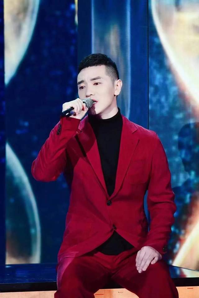 王琪央视春晚独唱《可可托海的牧羊人》,成功逆袭闪耀华人圈