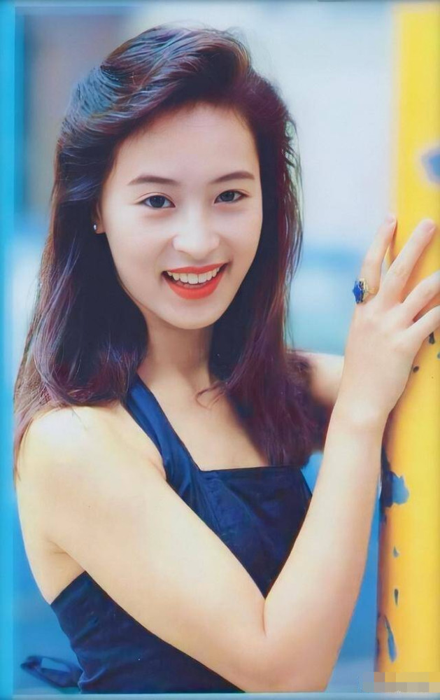 香港80年代最火的港剧女神,有"无线第一古装美人"之称!